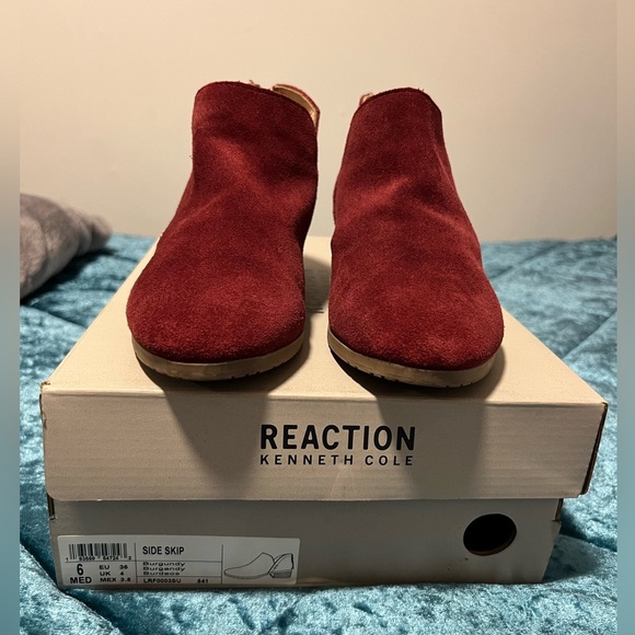 KENNETH COLE REACTION women suede ankle boots/burgundy size 6 - Picture 2 of 11